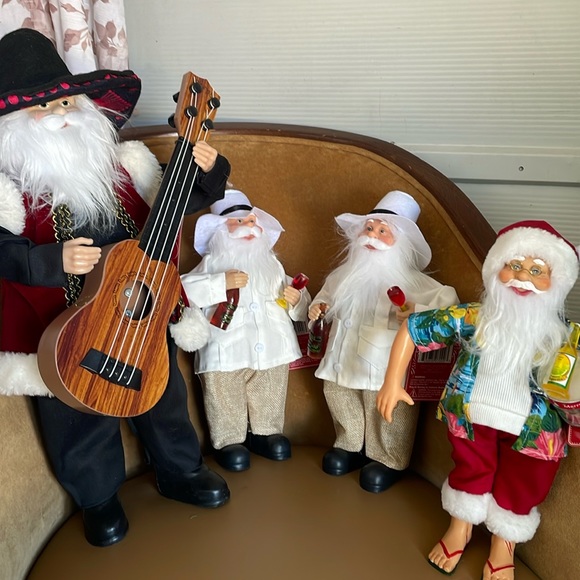 Styling Santas - Picture 1 of 5